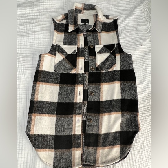 Love tree button up vest - Picture 1 of 3